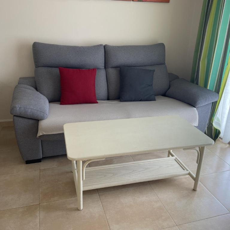 Enjoy Apartment beautiful sea view, perfect for cyclists - One-Bedroom Apartment with Sea View and Balcony - 8