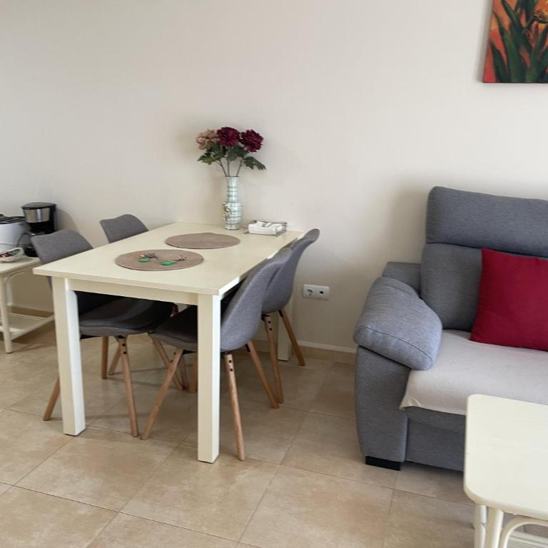 Enjoy Apartment beautiful sea view, perfect for cyclists - One-Bedroom Apartment with Sea View and Balcony - 10