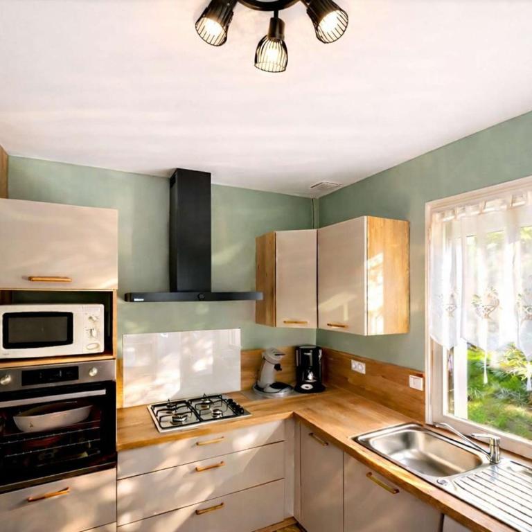 Maison 2** avec Jardin, Terrasse et Parking Privé à 800m de la Plage de Trestraou, Perros-Guirec - FR-1-542-23 - Casa Vacanze (4 Adulti) - 8