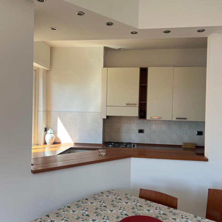 WELCOME RIVIERA-Primavera 1A- Vista mare- spazioso e comodo appartamento-2 bagni-wifi-aria condizionata in ogni stanza-garage a pagamento 15 euro al giorno - Appartamento con 2 Camere da Letto - 16