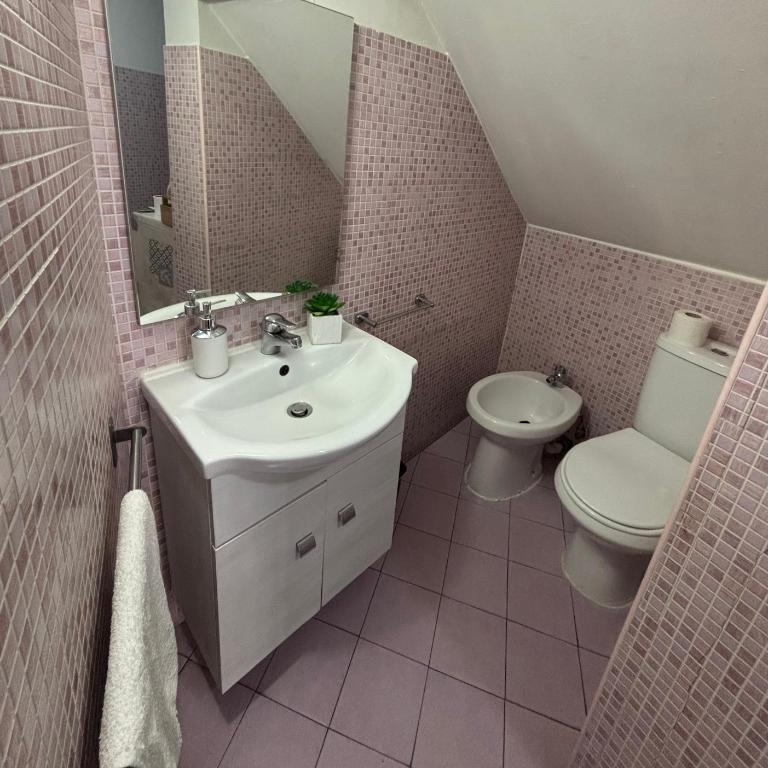 Maly - One-Bedroom House - 4