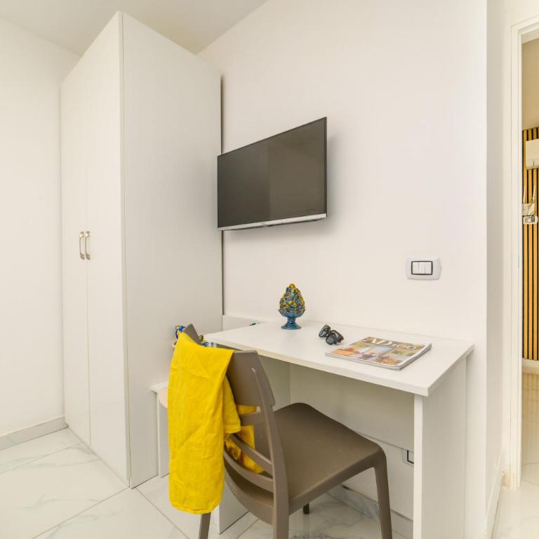 Estate4home - Suites Margar - Camera Matrimoniale con Bagno Privato - 14