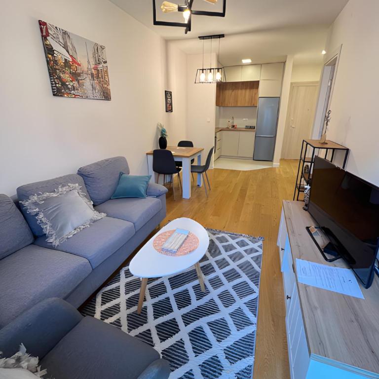 White Homes 49/71 - Central Point - One-Bedroom Apartment with Balcony - 3