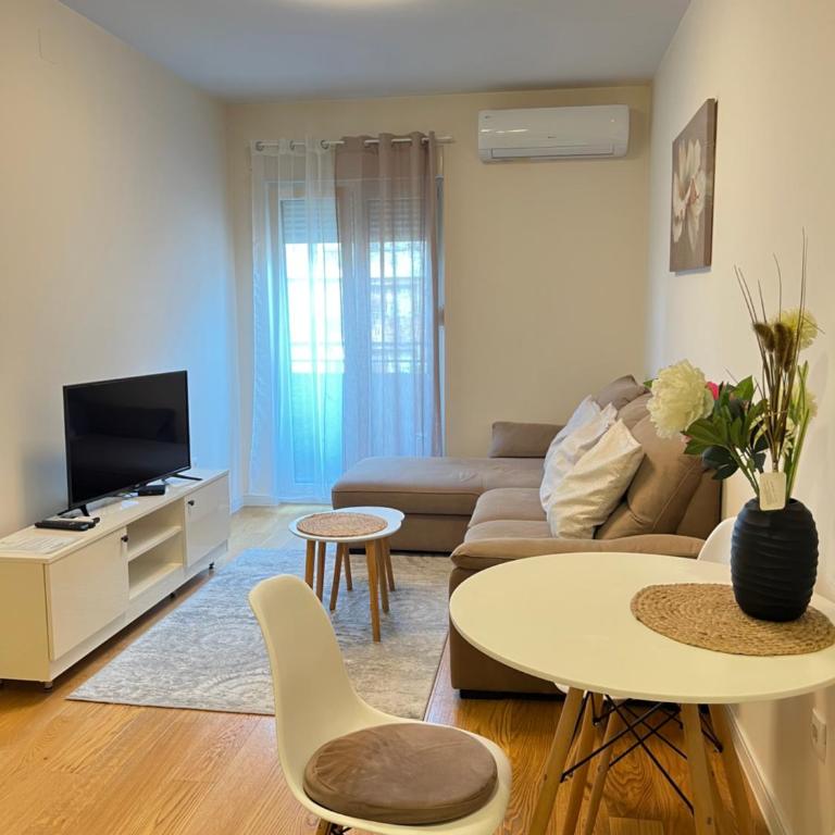 White Homes 49/71 - Central Point - One-Bedroom Apartment - 16
