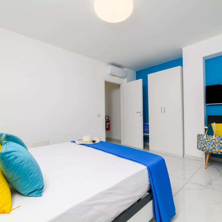 Estate4home - Suites Margar - Camera Quadrupla con Vista Mare - 11