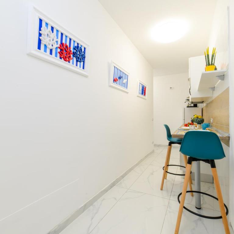 Estate4home - Suites Margar - Camera Quadrupla con Vista Mare - 9