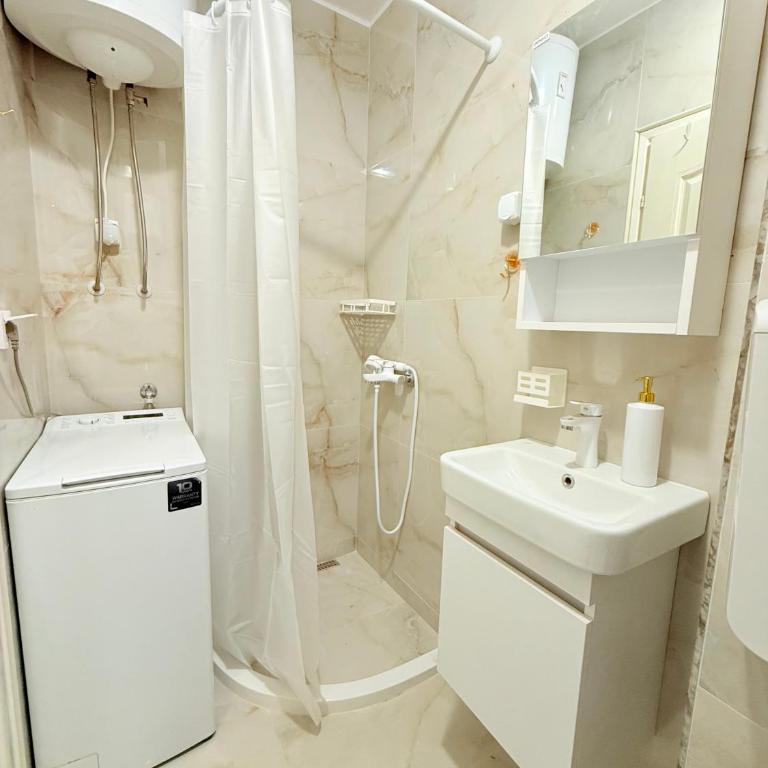 Dolce Blu - One-Bedroom Apartment - 12