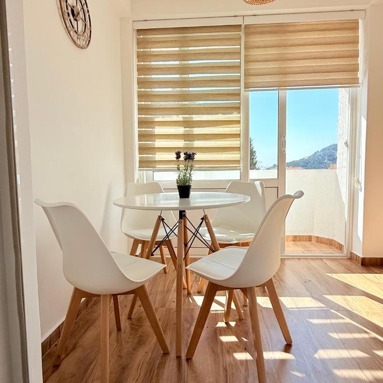 Dolce Blu - One-Bedroom Apartment - 1