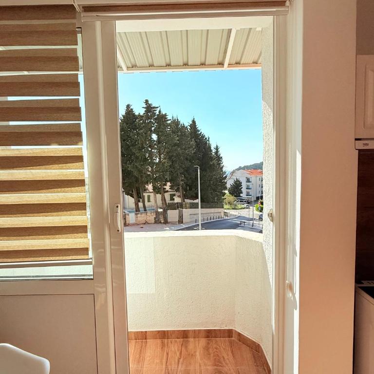 Dolce Blu - One-Bedroom Apartment - 11