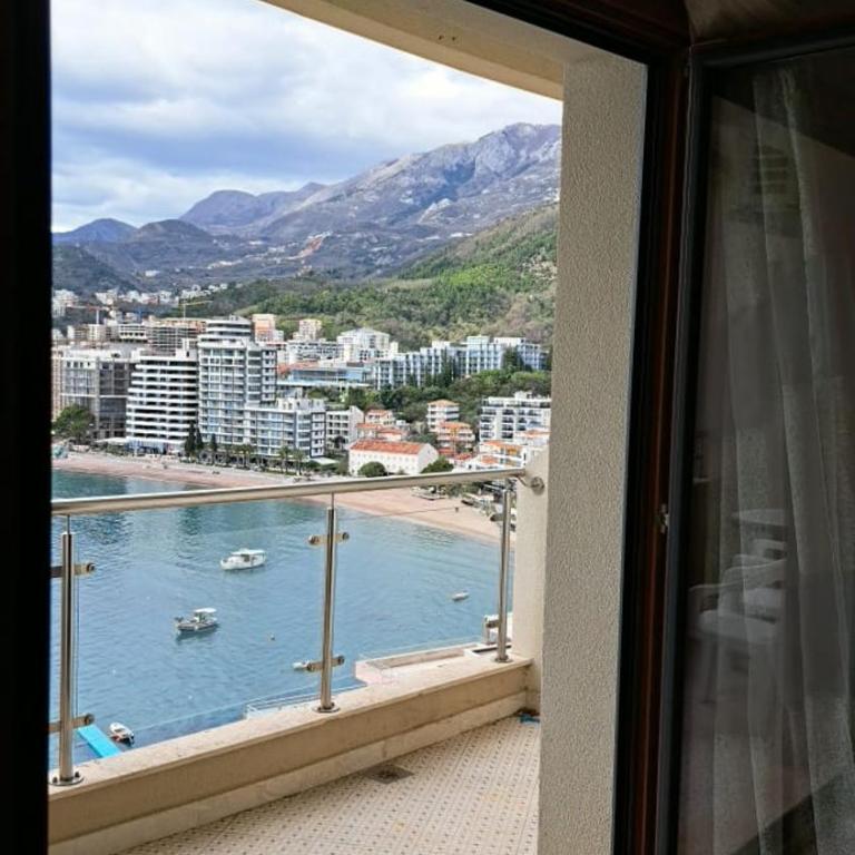Apartament Rafailovici Budva - Apartman sa 2 Spavaće Sobe, Balkonom i Pogledom na More - 2
