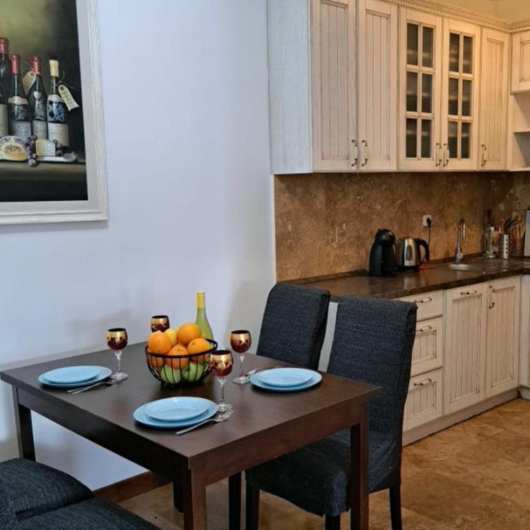 Apartament Rafailovici Budva - Apartman sa 2 Spavaće Sobe, Balkonom i Pogledom na More - 3