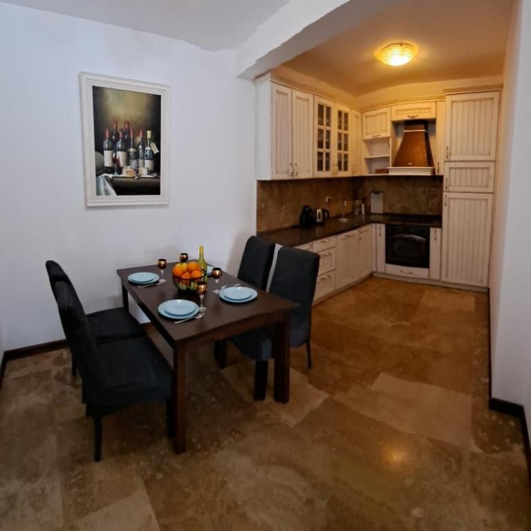 Apartament Rafailovici Budva - Apartman sa 2 Spavaće Sobe, Balkonom i Pogledom na More - 4