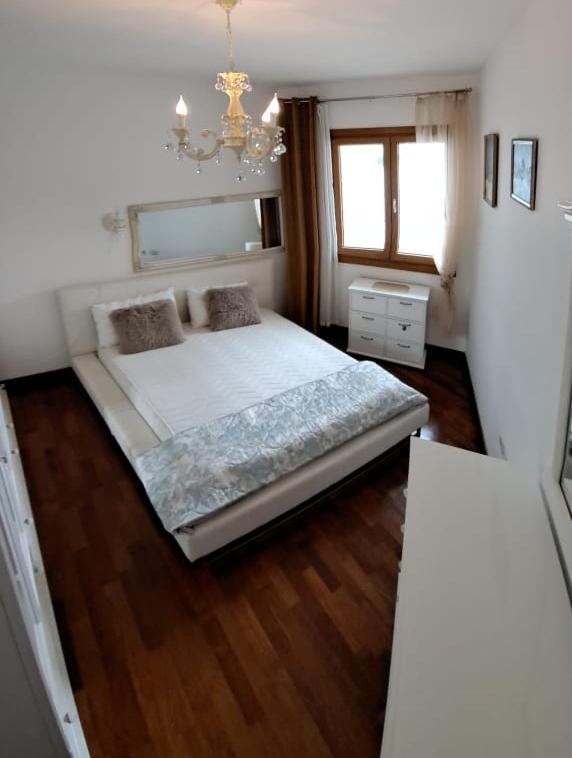 Apartament Rafailovici Budva - Apartman sa 2 Spavaće Sobe, Balkonom i Pogledom na More - 7