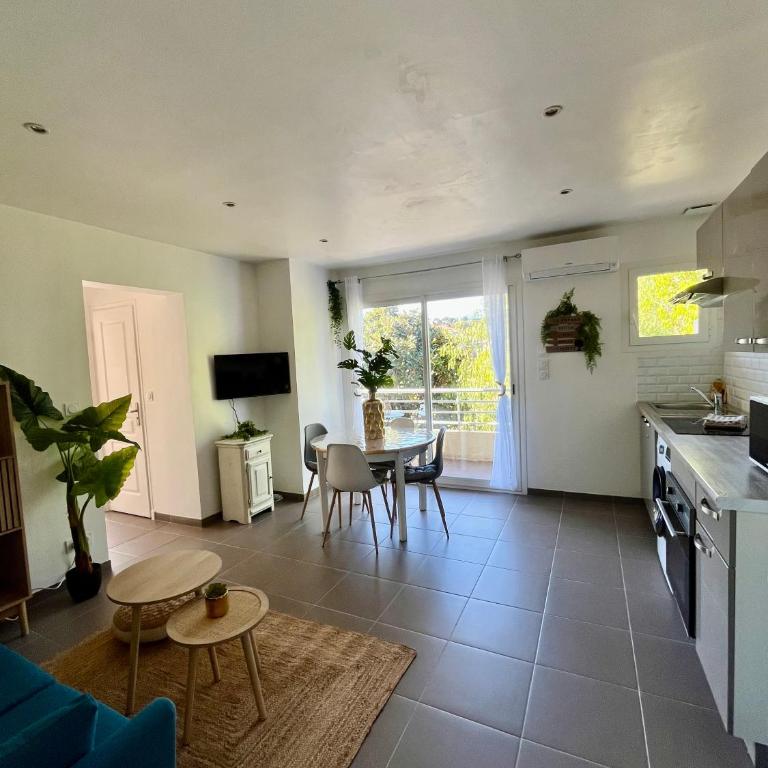Azur Paradise - One-Bedroom Apartment - 3