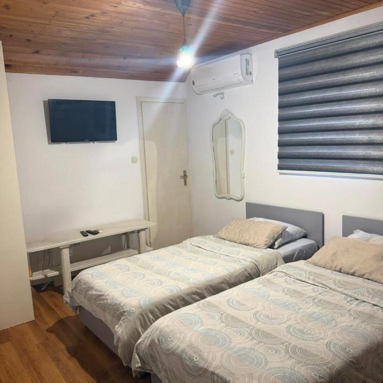 Hostel FM - Double Room with Private Bathroom - 6