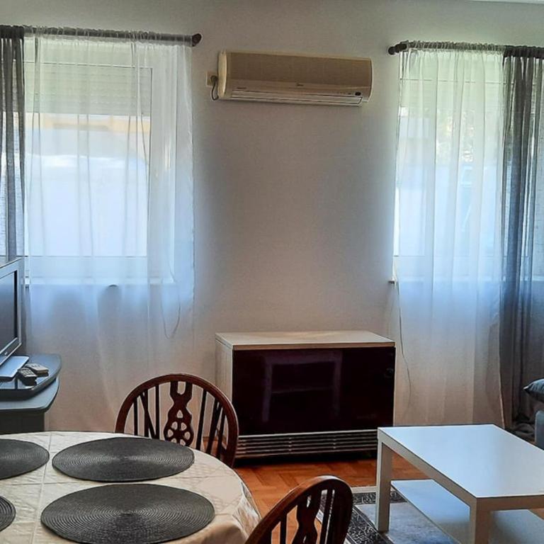 OurStay - One-Bedroom Apartment - 4