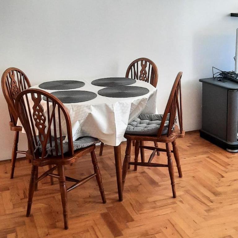 OurStay - One-Bedroom Apartment - 8