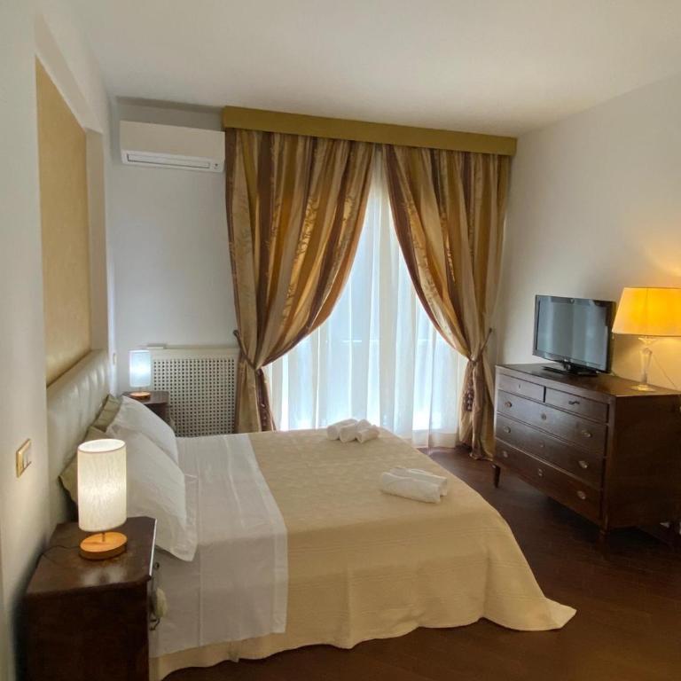 Sparano 51 - Double Room with Balcony - 1