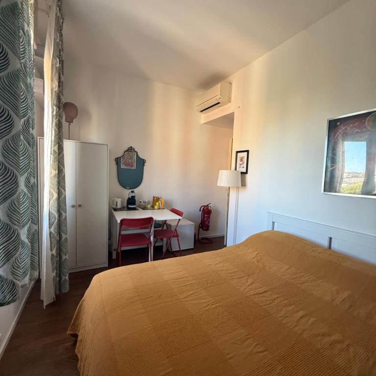 Casa Ziza & Merlino - double room with private bathroom in shared apartment - Double Room - 3