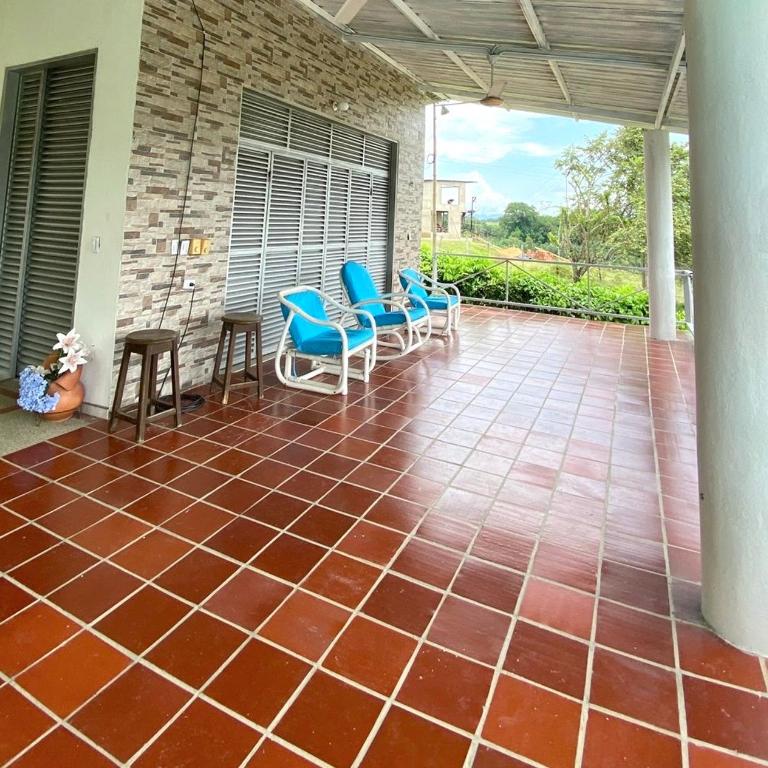 Hermosa casa en Carmen de Apicalá - Casa de 2 dormitorios - 11