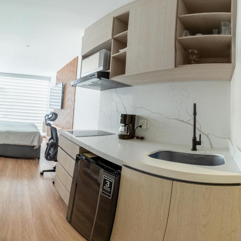 Premium Studio in Chicó Excellent location near the World Trade Center - Estudio Deluxe con cama grande - 13