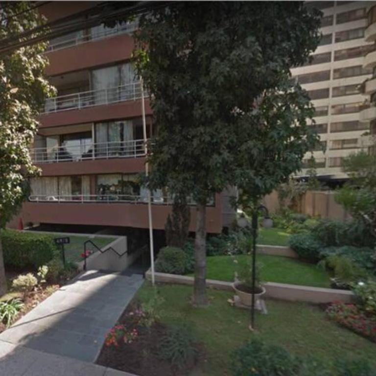 Cómodo departamento frente a Mall Parque Arauco - Two-Bedroom Apartment with City View - 11