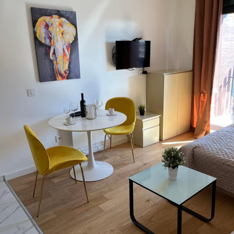 Balkan,Sunny, Cozy, New - One-Bedroom Apartment - 4