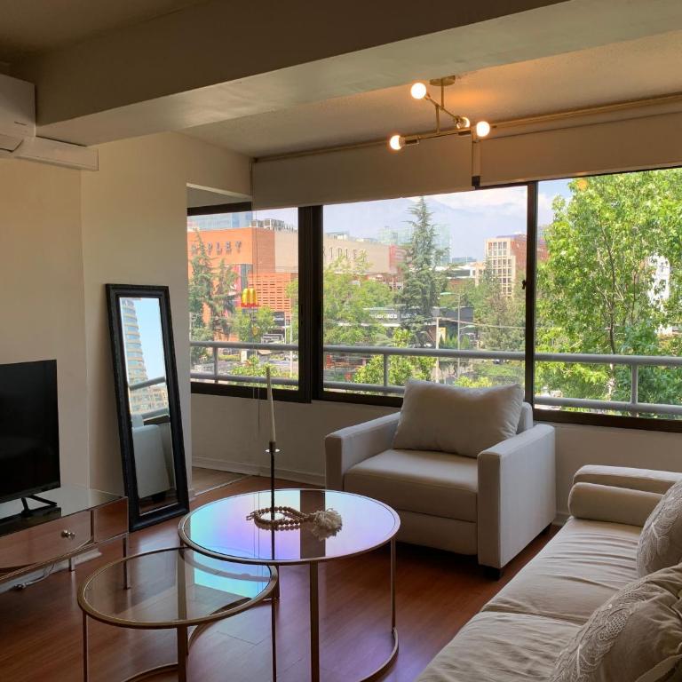 Cómodo departamento frente a Mall Parque Arauco - Two-Bedroom Apartment with City View - 1