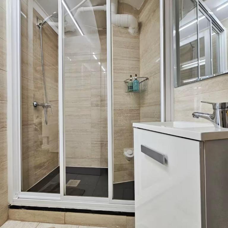 Luminoso loft para parejas - One-Bedroom Apartment - 15