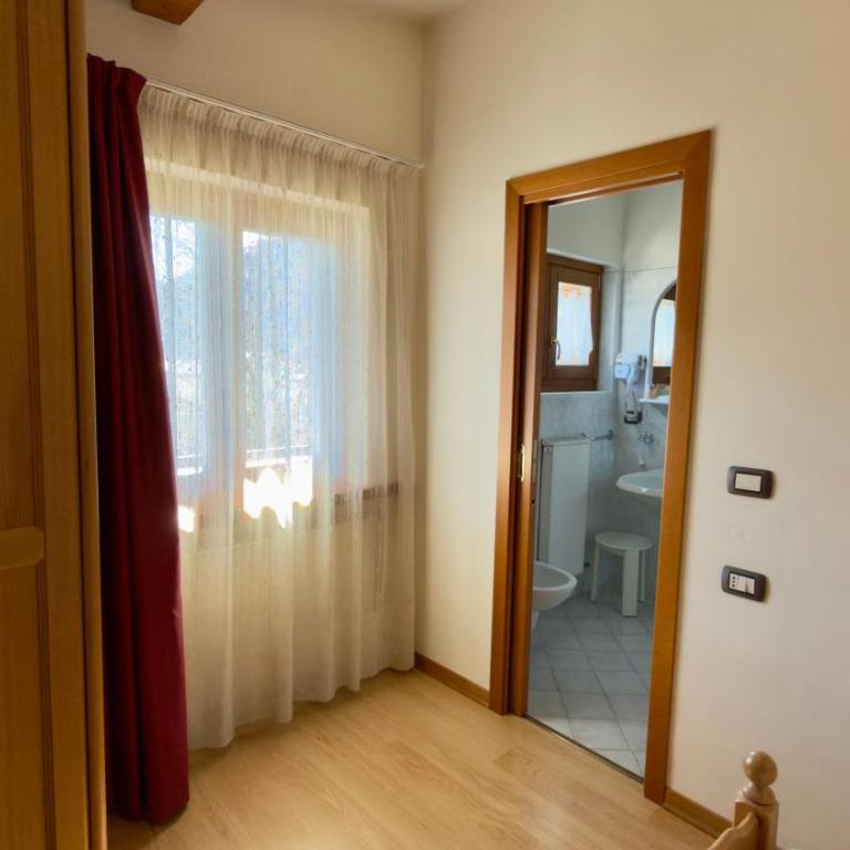Casteluce Hotel Funivie - Standard Single Room with Mountain View - 5