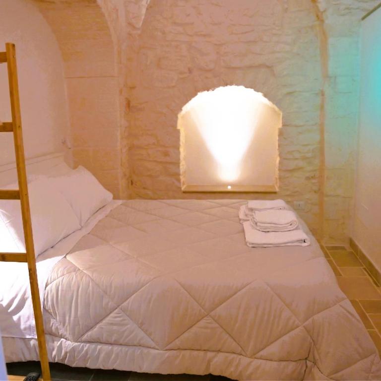 Campanile Inn - Camera King - 2
