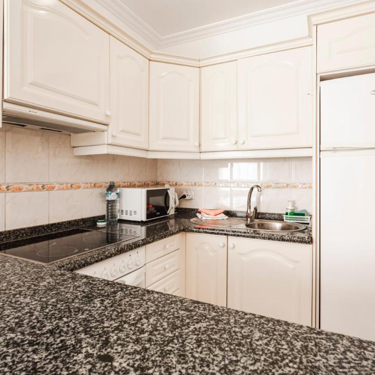 2 bedroom apartment with a pool - Apartamento de 2 dormitorios - 9