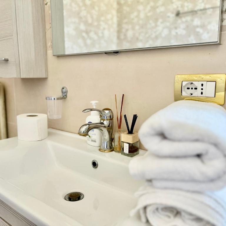 SR Guesthouse - Camera Matrimoniale con Bagno Privato - 3