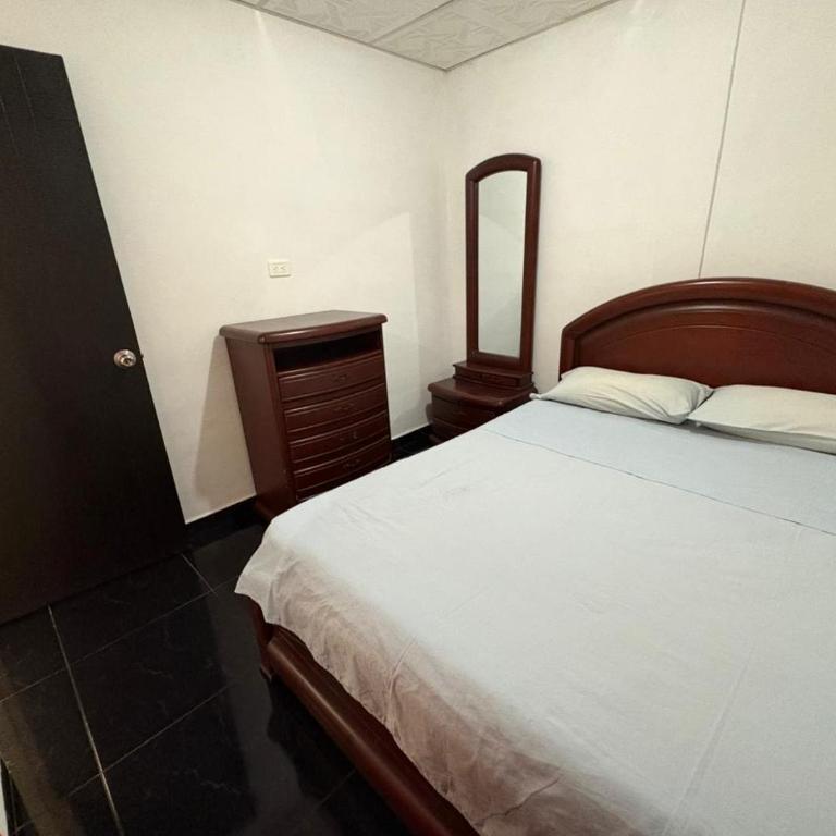 Como en casa - Three-Bedroom House - 8