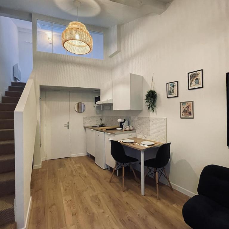 Studio Coquetty petit duplex paisible sur cour - Apartamento de 1 dormitorio - 2