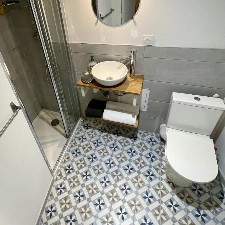 Studio Coquetty petit duplex paisible sur cour - Apartamento de 1 dormitorio - 7