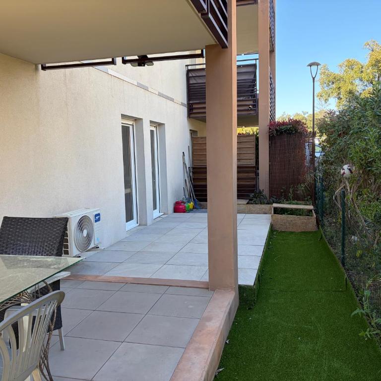 Appartement 65m2 avec Piscine et Rez de jardin 80m2 - Apartment mit 2 Schlafzimmern - 21