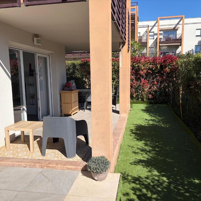 Appartement 65m2 avec Piscine et Rez de jardin 80m2 - Apartment mit 2 Schlafzimmern - 4