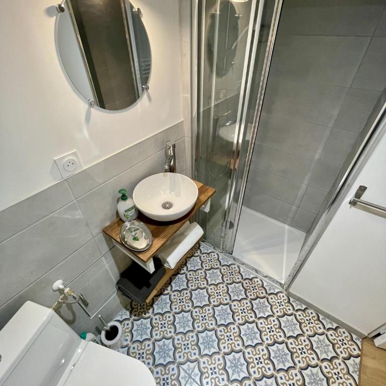 Cristallin Studio cocon en duplex sur cour - One-Bedroom Apartment - 5