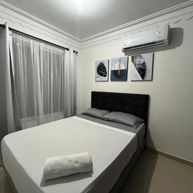 Lujo y Conexión Apto con Aire, WiFi y Comodidad Total en el Caney - Apartamento de 2 dormitorios - 1
