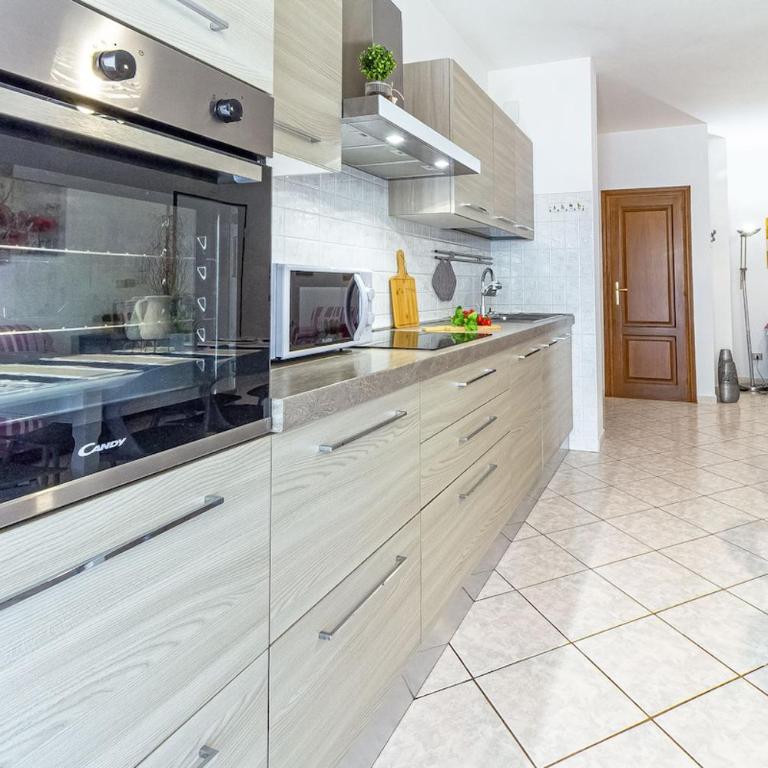 NURAS - MaMi Home 5min from the beach - Three-Bedroom Deluxe Apartment - 4