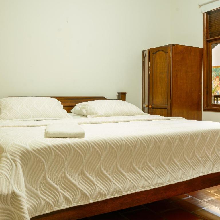 Hotel Balcones del Parque - Habitación con cama extragrande. - 1