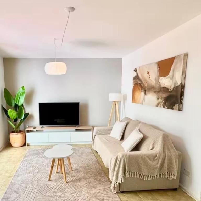 Dpto, 2 dormitorios con patio, Silencioso, Céntrico, COCHERA - Apartamento - 1