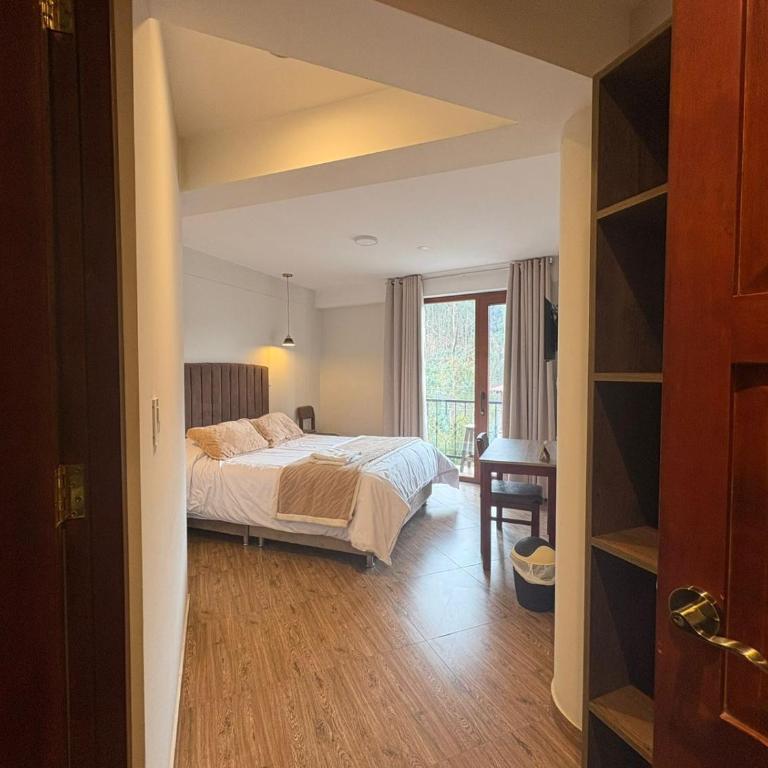 Juan Placido Hospedaje - King Room with Balcony - 4