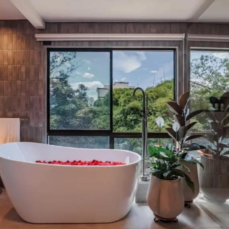 Apartamento amplio con jacuzzi 4 habitaciones, en Provenza Poblado Medellin - Apartamento - 2