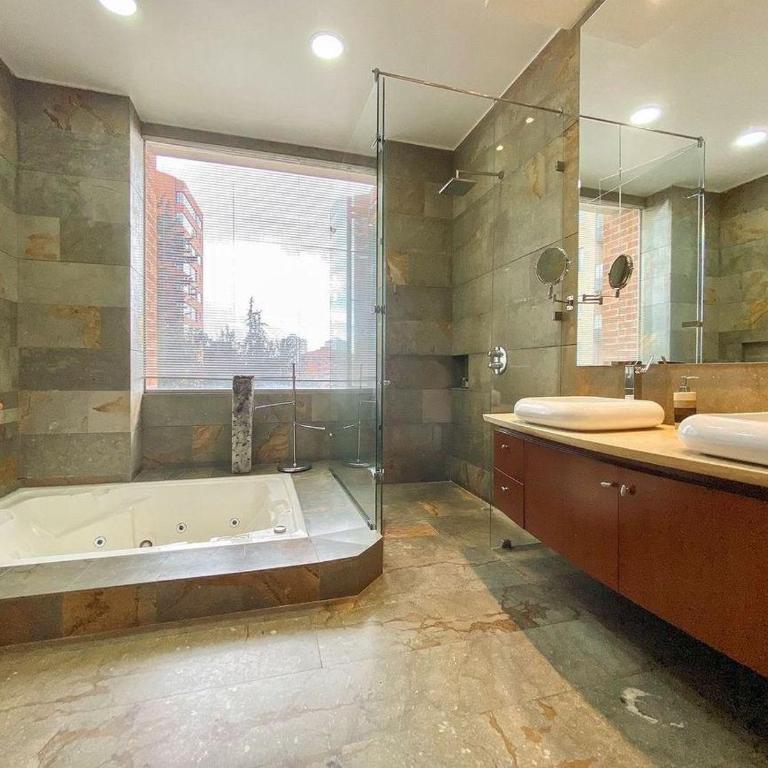 Virrey Luxury Condo 2BR & Jacuzzi - Two-Bedroom Apartment - 6