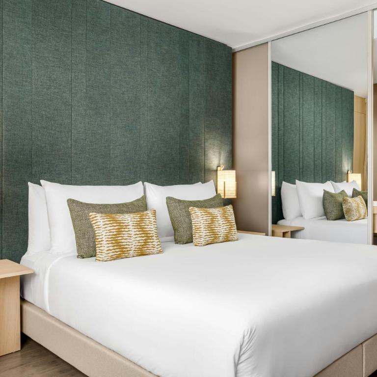 AC Hotel Sants by Marriott - Standard King City View, Guest room, 1 King, City view - 2