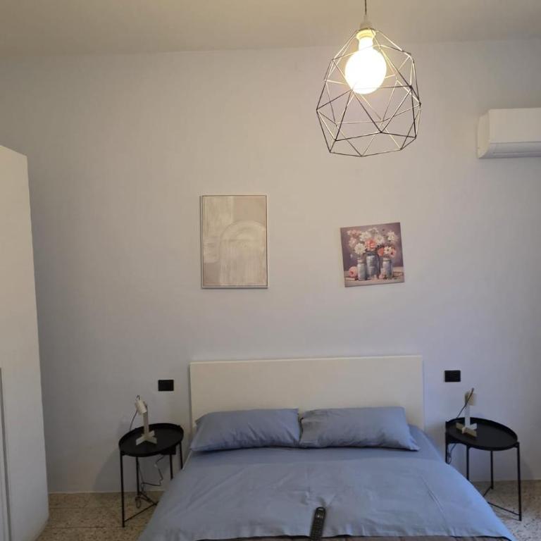Hope Apartment - Double Room with Shared Bathroom - 1