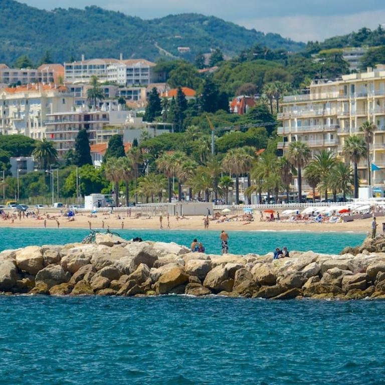 2 Bedroom Apartment in Cannes Suquet - Private Parking, Walk to Palais & Beaches - Appartement 2 Chambres - 34
