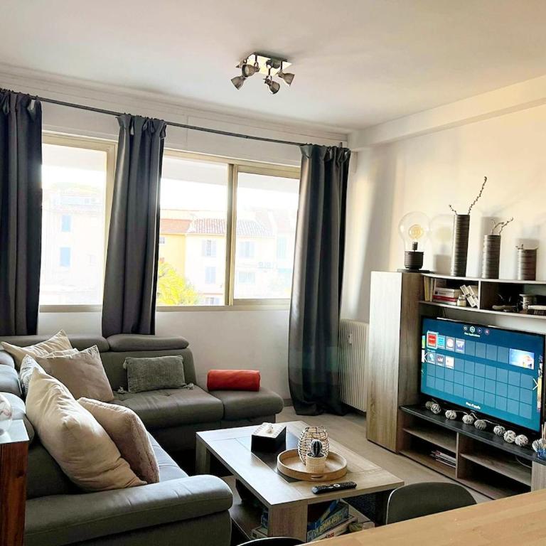 2 Bedroom Apartment in Cannes Suquet - Private Parking, Walk to Palais & Beaches - Appartement 2 Chambres - 12